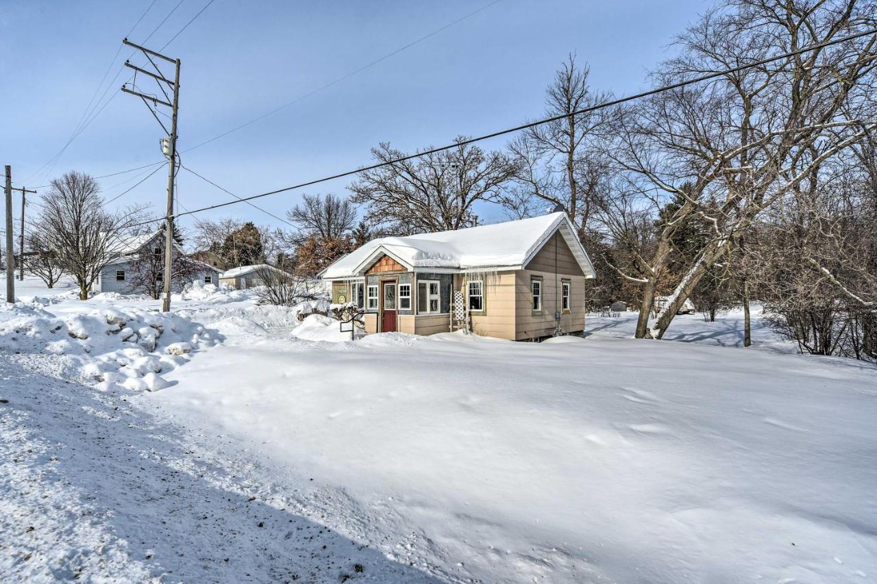 Family Home - Walk To Town And Balsam Lake! Exterior photo